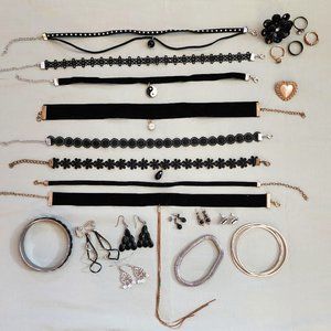25 Piece Lot Black Modern Costume Jewelry Necklaces Rings Earrings Bracelets